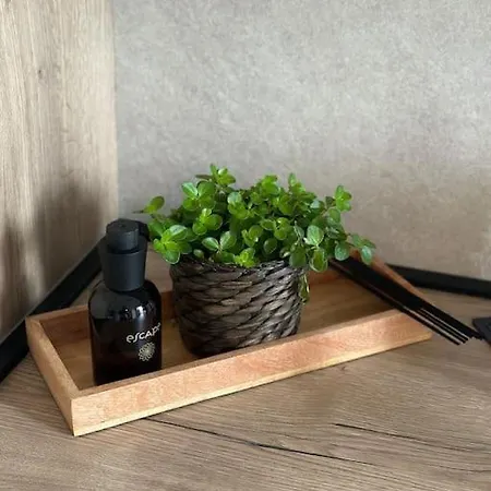 Iris Apartment *