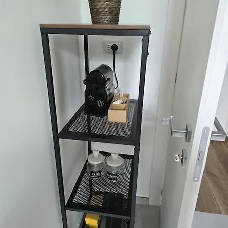 Iris Apartment *